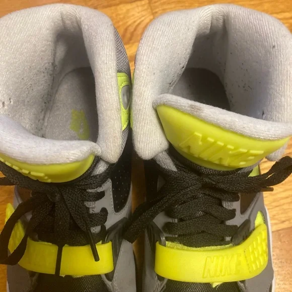 Mens Nike Air Trainer and Neon Green Athletic Shoes - Picture 4 of 15